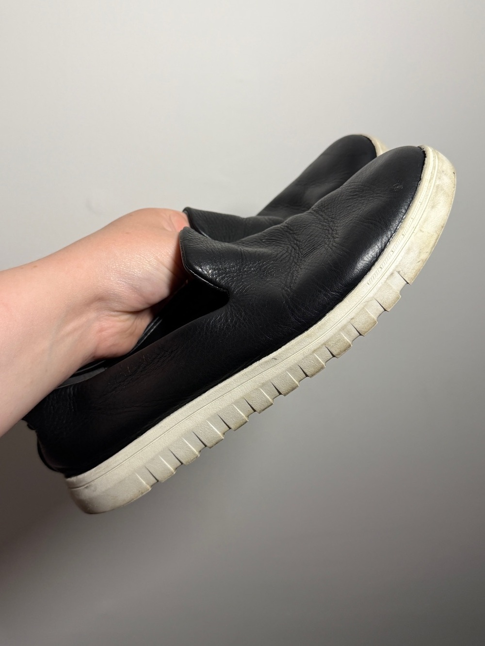 Vionic Uptown Willa Black Leather Slip-On Sneakers Size 7 Comfort Casual Shoes